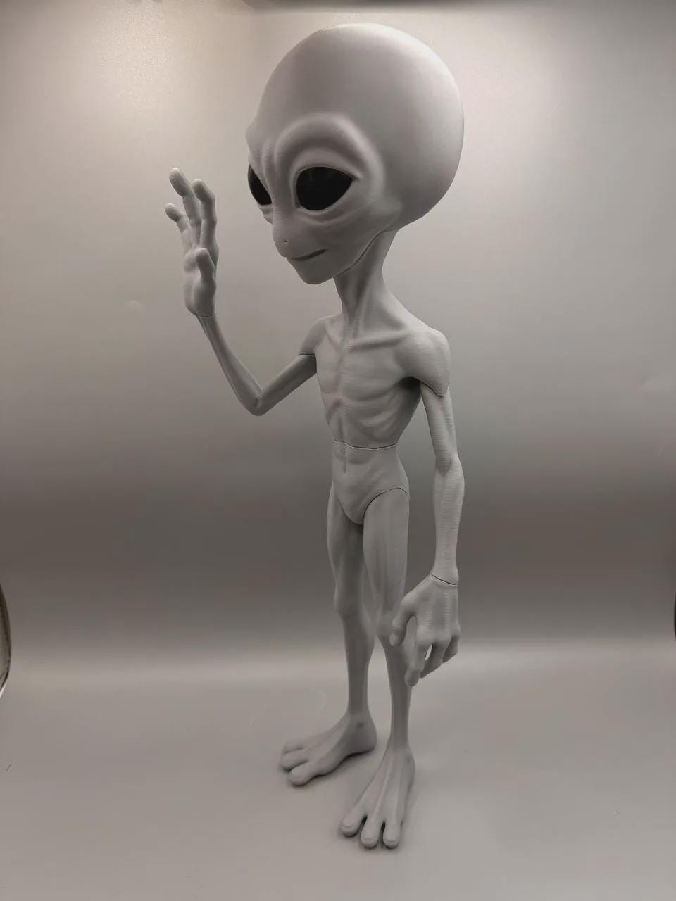 Gray Alien Figurine, 3D Printed Sci-Fi Desk Decor, Classic UFO Extraterrestrial Statue Collectible Gift