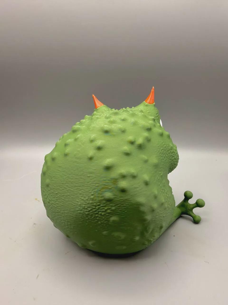 Grumpy Horned Frog Figurine, Funny 3D Printed Desk Decor, Green Frog Collectible Novelty Gift