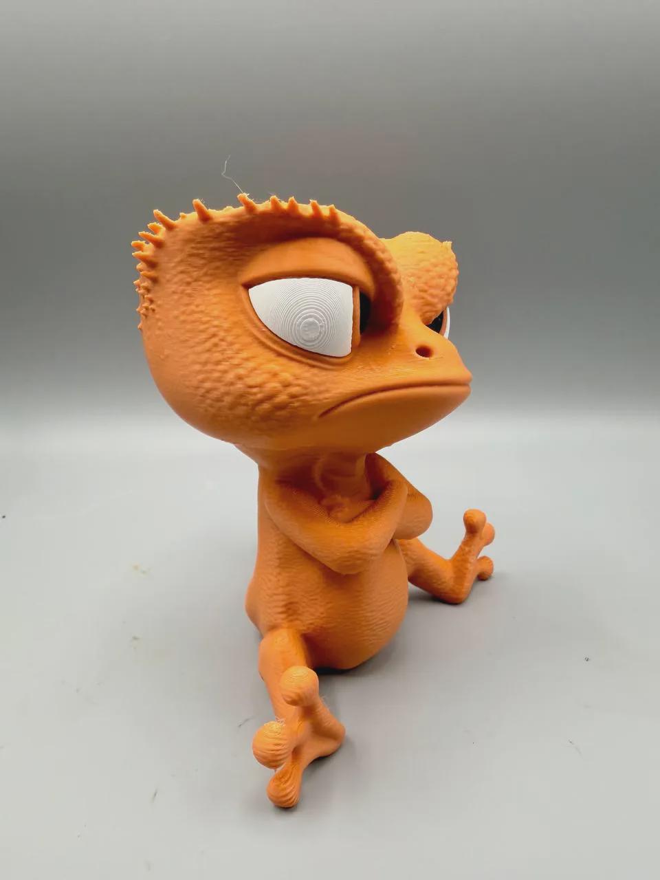Grumpy Crested Gecko Figurine, Funny 3D Printed Desk Decor, Skeptical Lizard Collectible Gift