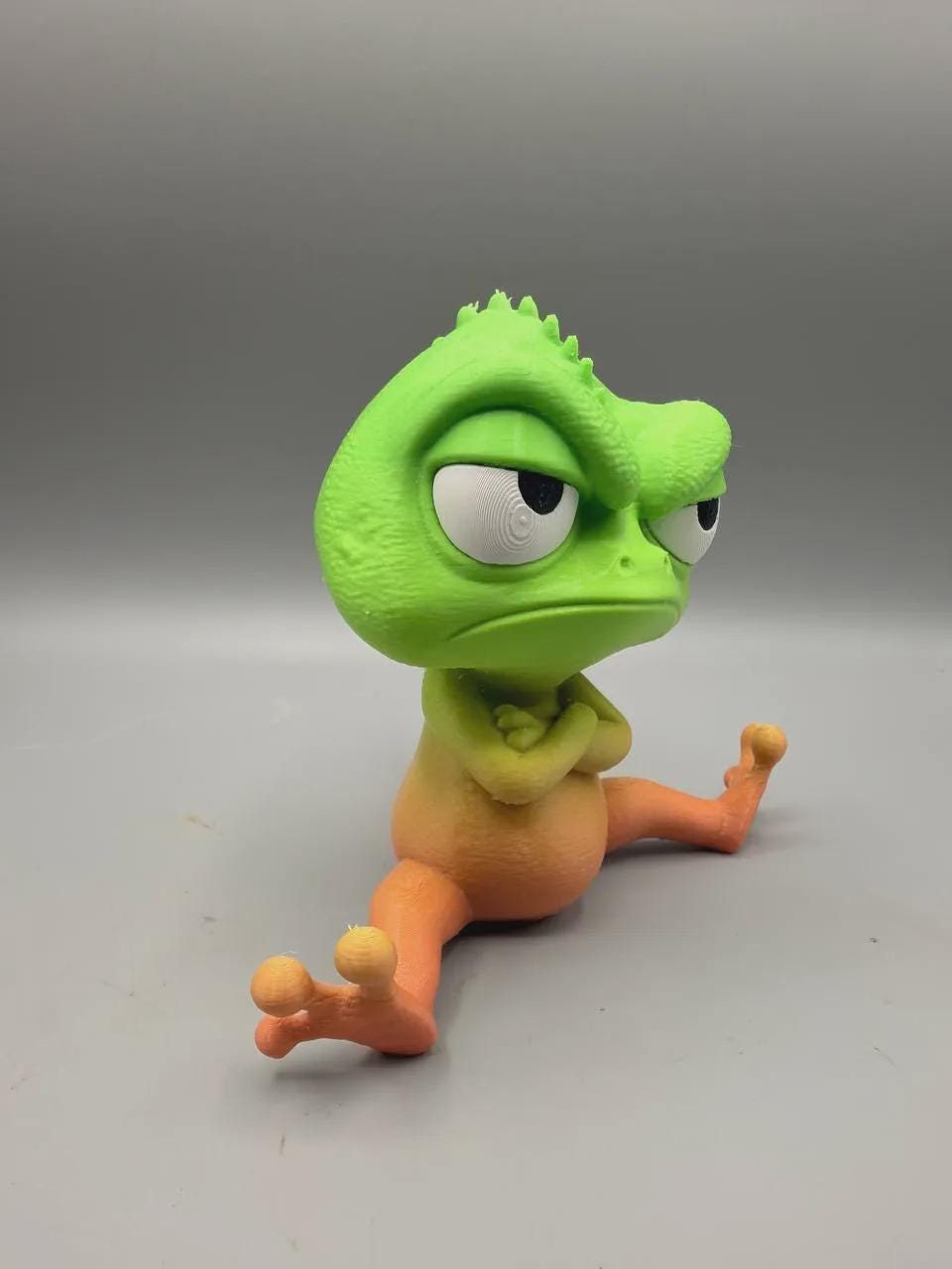 Grumpy Gecko 3D Printed Figurine, Funny Lizard Desk Decor, Reptile Lover Office Shelf Collectible