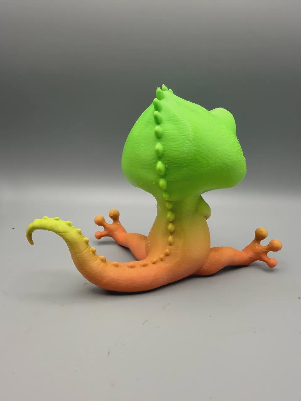 Grumpy Gecko 3D Printed Figurine, Funny Lizard Desk Decor, Reptile Lover Office Shelf Collectible