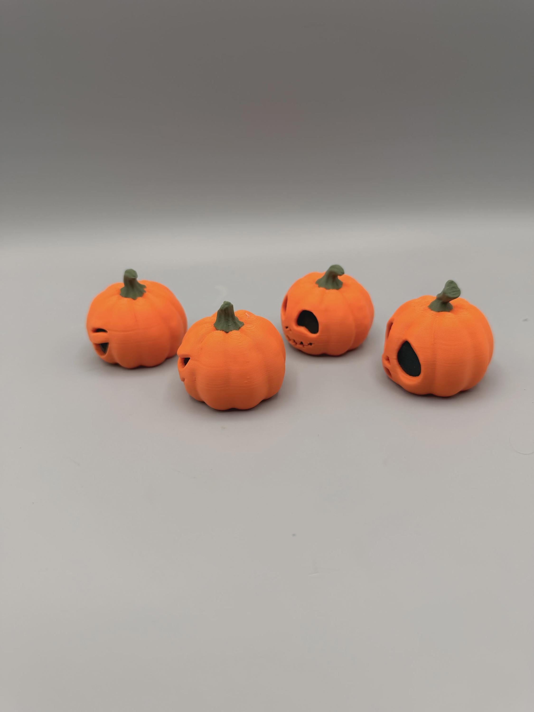 Little Pumpkin Set of 4, Funny 3D Printed Halloween Desk Decor, Mini Pumpkin Figurines